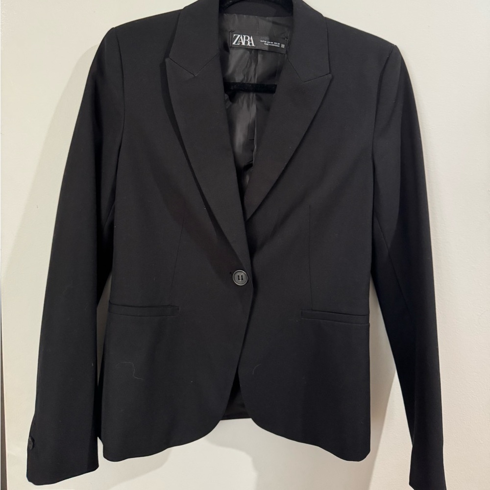Fitted Black Blazer